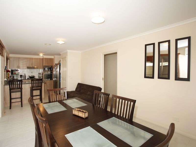 27 Swamp Gum Close, Pakenham VIC 3810