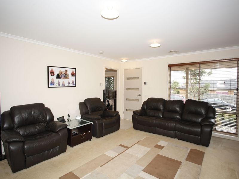 27 Swamp Gum Close, Pakenham VIC 3810