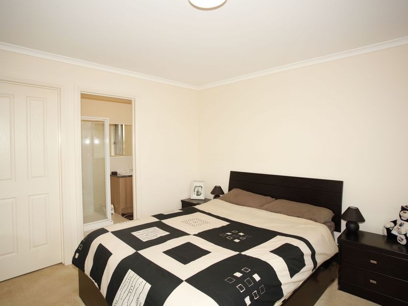 27 Swamp Gum Close, Pakenham VIC 3810