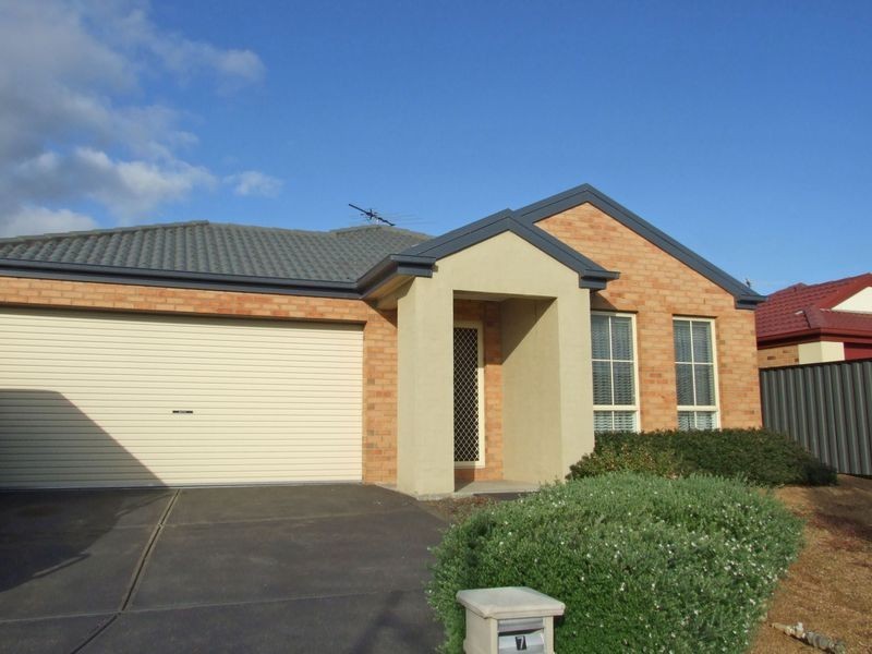 7 Killarney Crescent, Pakenham VIC 3810