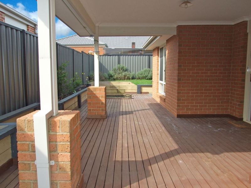 19 Caspian Chase, Pakenham VIC 3810