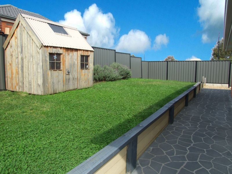 19 Caspian Chase, Pakenham VIC 3810