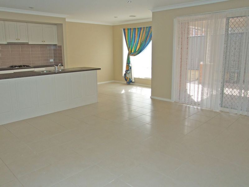 19 Caspian Chase, Pakenham VIC 3810