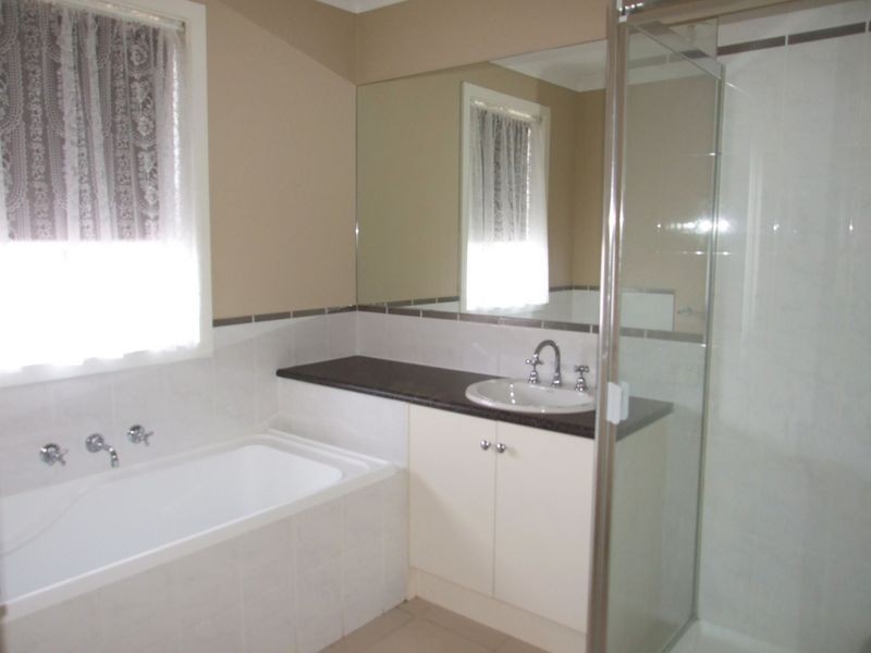 19 Caspian Chase, Pakenham VIC 3810