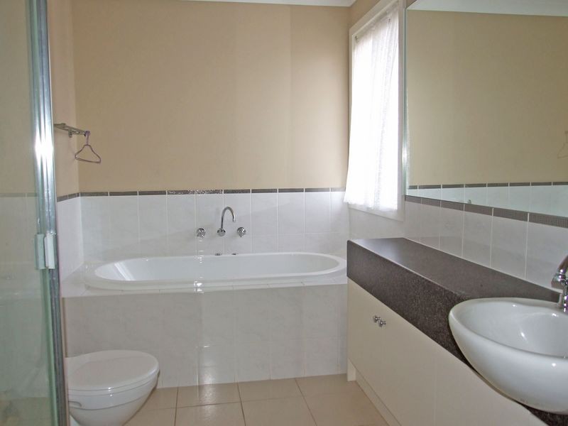 19 Caspian Chase, Pakenham VIC 3810