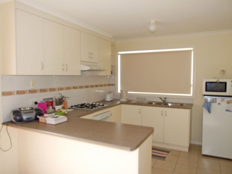 2/3 Hale Place, Pakenham VIC 3810