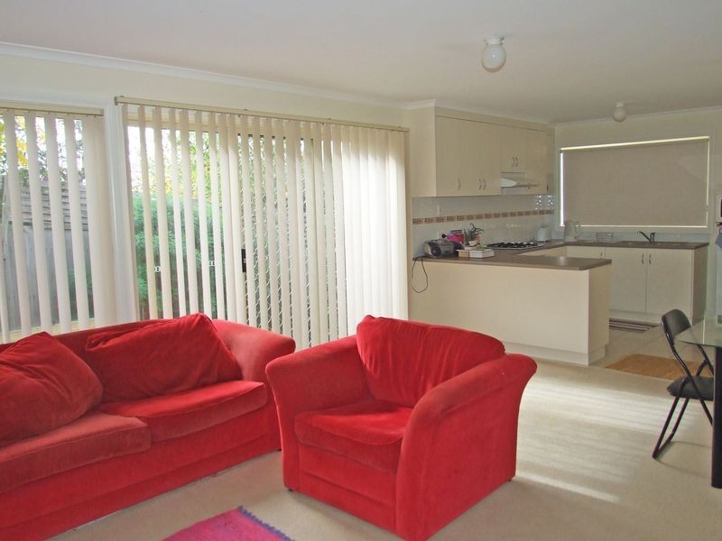 2/3 Hale Place, Pakenham VIC 3810