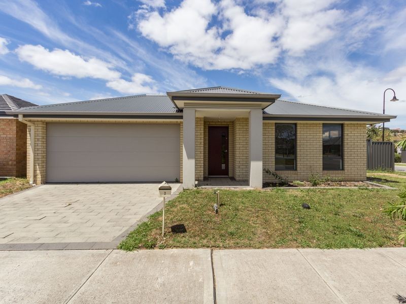 2 Laurel Lane, Pakenham VIC 3810