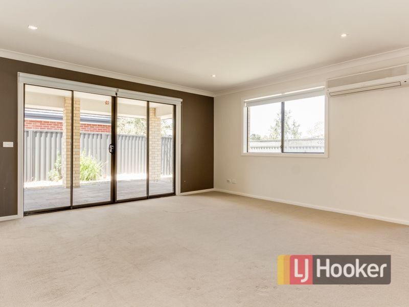 2 Laurel Lane, Pakenham VIC 3810