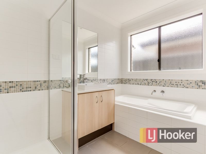 2 Laurel Lane, Pakenham VIC 3810