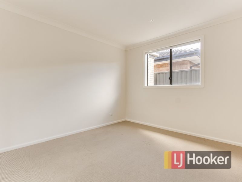 2 Laurel Lane, Pakenham VIC 3810