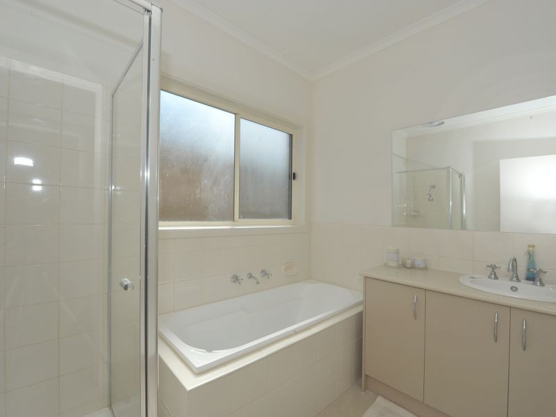 12 Versace Court, Pakenham VIC 3810