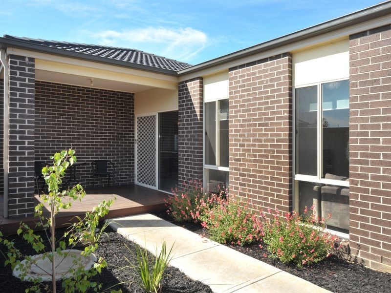 12 Versace Court, Pakenham VIC 3810