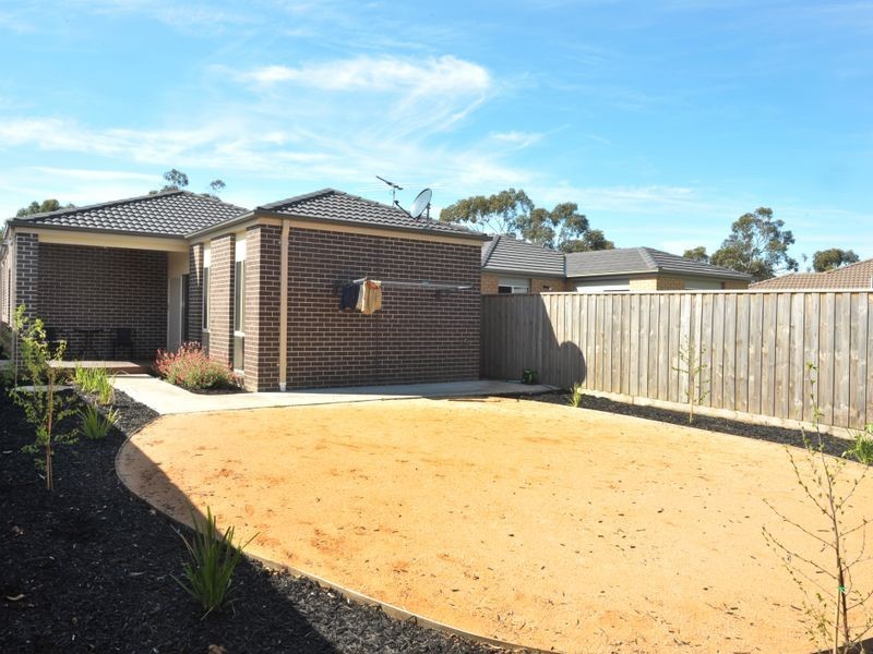 12 Versace Court, Pakenham VIC 3810