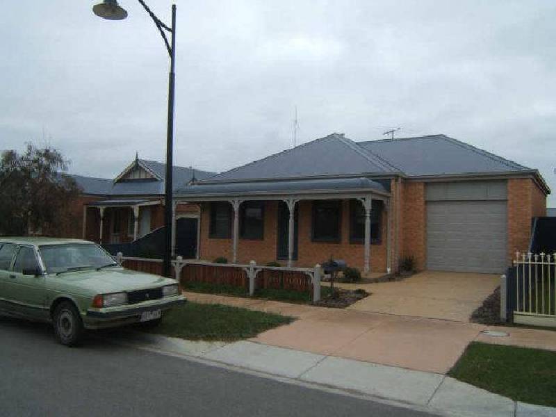 18 Mallee Circuit, Pakenham VIC 3810