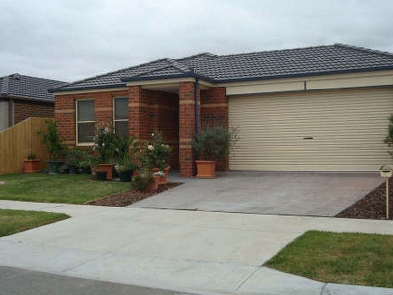 12 Samchelle Court, Pakenham VIC 3810