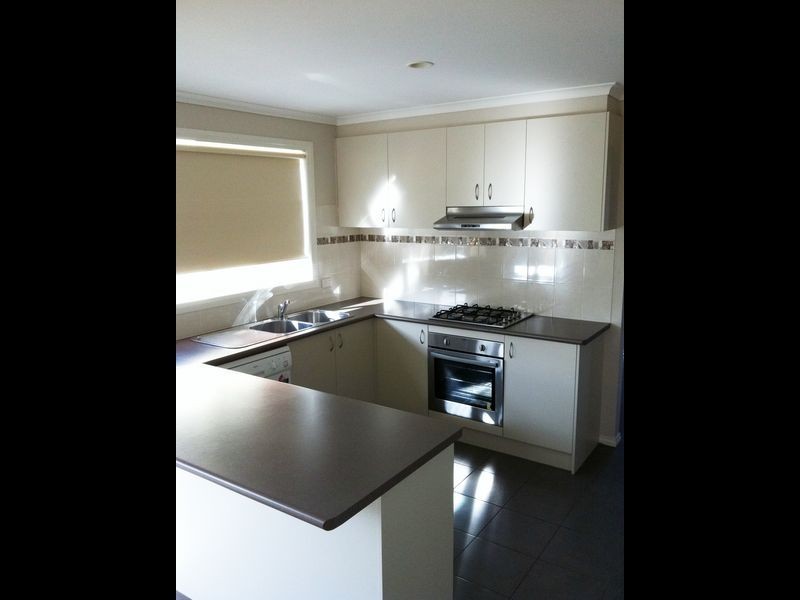 12 Samchelle Court, Pakenham VIC 3810