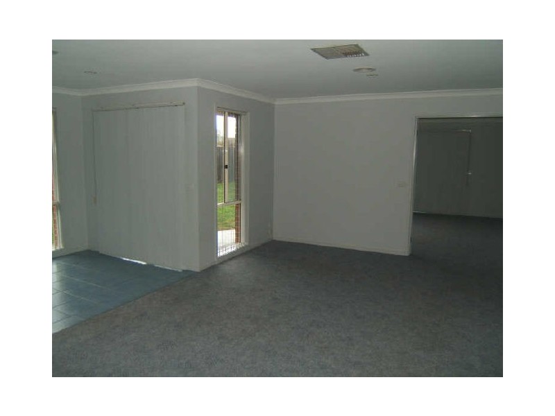 19 Riverglen Road, Berwick VIC 3806