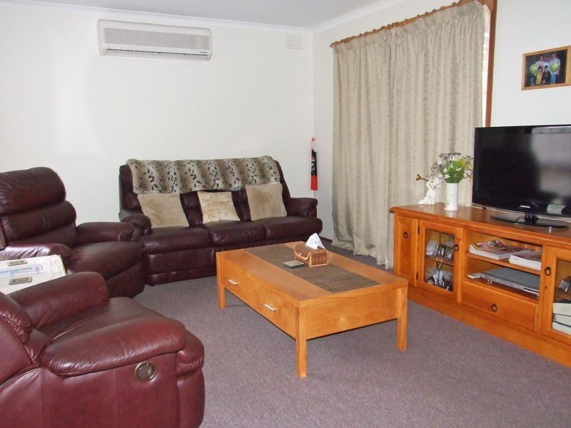 16 Main Street, Pakenham VIC 3810