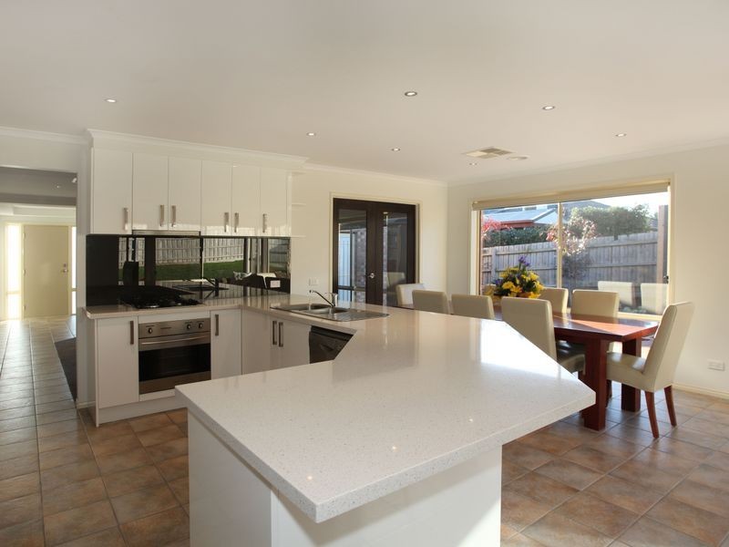 16 Jarrah Court, Pakenham VIC 3810