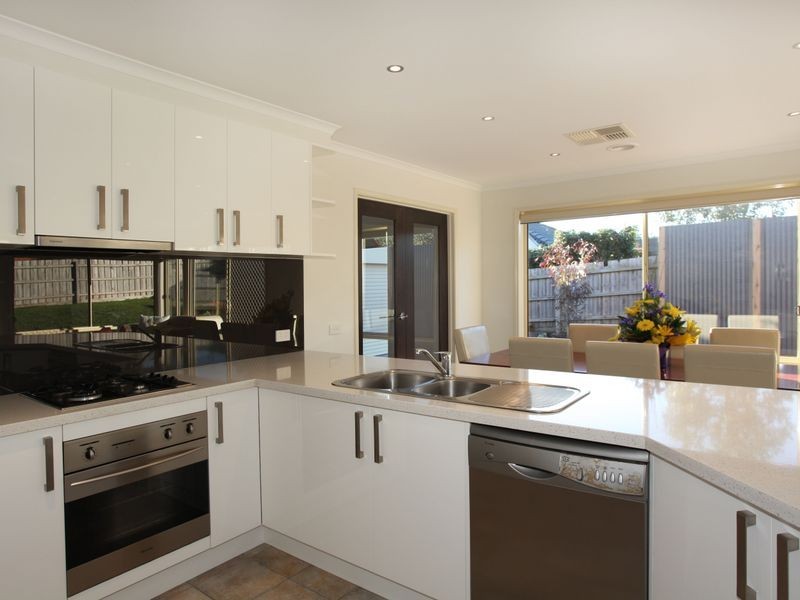 16 Jarrah Court, Pakenham VIC 3810