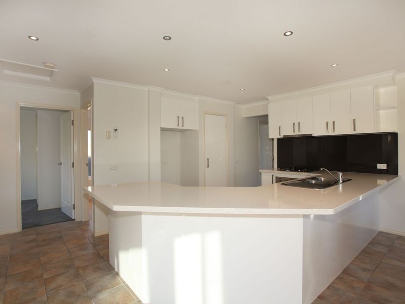 16 Jarrah Court, Pakenham VIC 3810