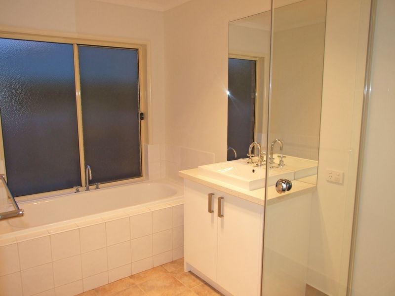 16 Jarrah Court, Pakenham VIC 3810