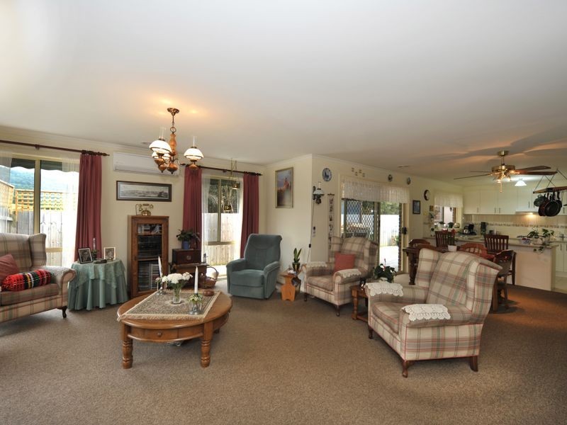 1/90 Manna Gum Drive, Pakenham VIC 3810