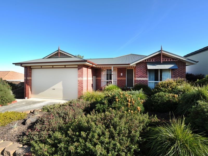 3 McCaffery Rise, Pakenham VIC 3810