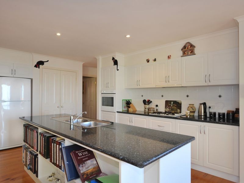 3 McCaffery Rise, Pakenham VIC 3810
