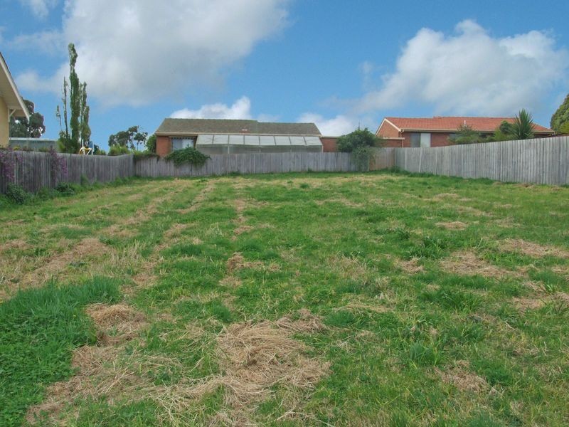 27 Jacqueline Place, Pakenham VIC 3810