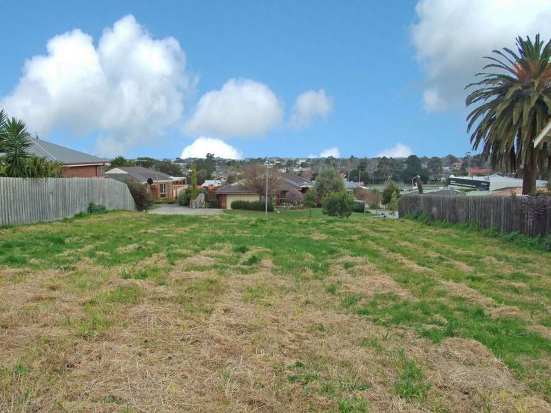 27 Jacqueline Place, Pakenham VIC 3810