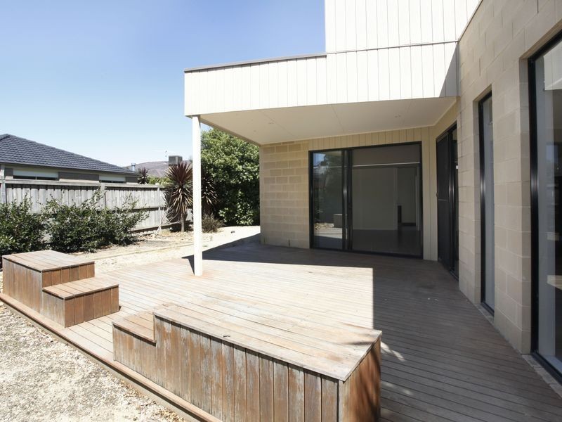 11 Reidel Avenue, Pakenham VIC 3810