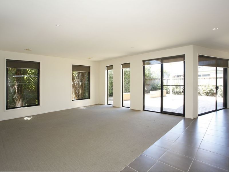 11 Reidel Avenue, Pakenham VIC 3810