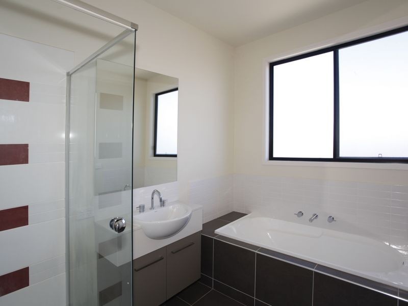 11 Reidel Avenue, Pakenham VIC 3810