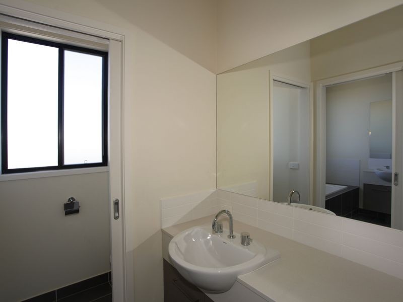 11 Reidel Avenue, Pakenham VIC 3810