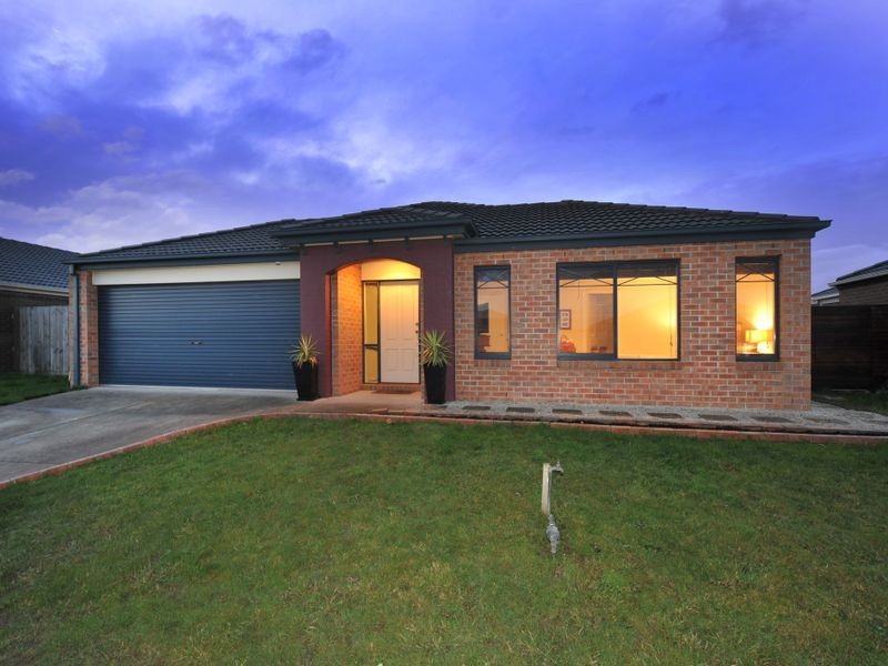 15 Camelia Way, Pakenham VIC 3810