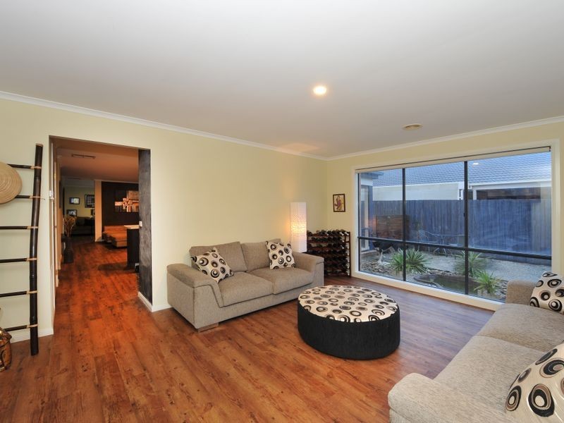 15 Camelia Way, Pakenham VIC 3810