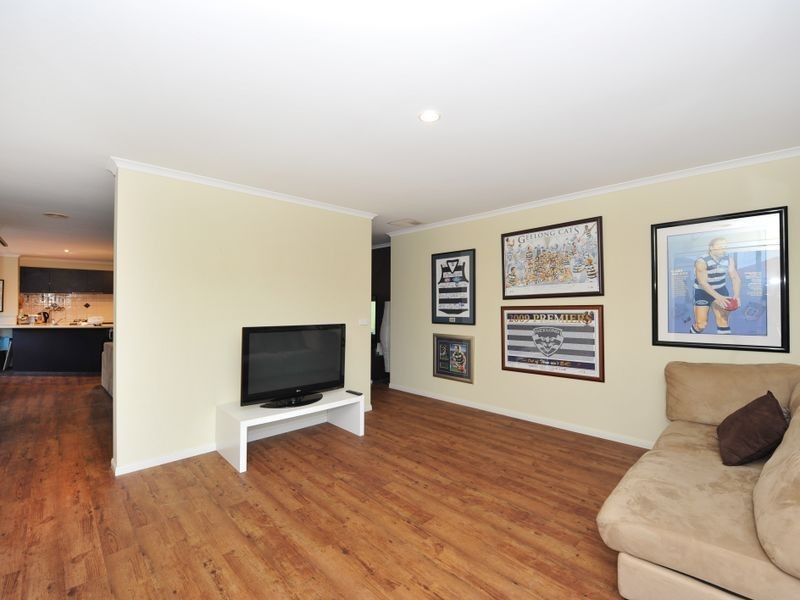 15 Camelia Way, Pakenham VIC 3810