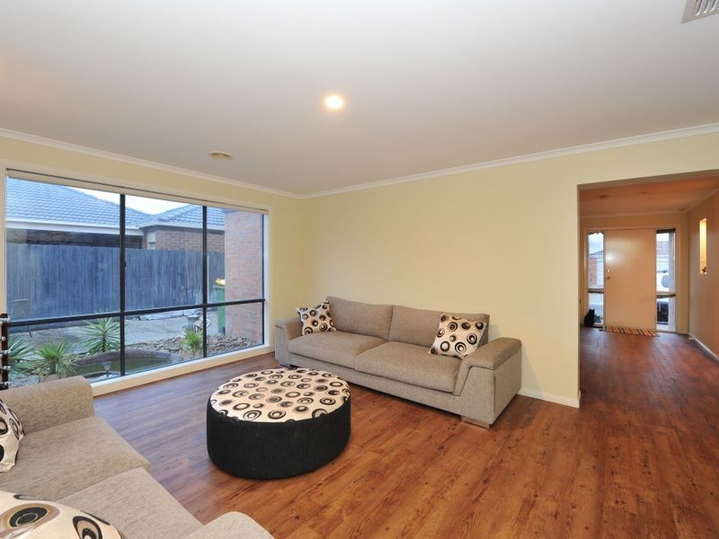 15 Camelia Way, Pakenham VIC 3810