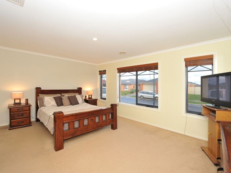 15 Camelia Way, Pakenham VIC 3810