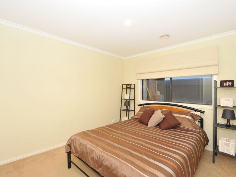 15 Camelia Way, Pakenham VIC 3810