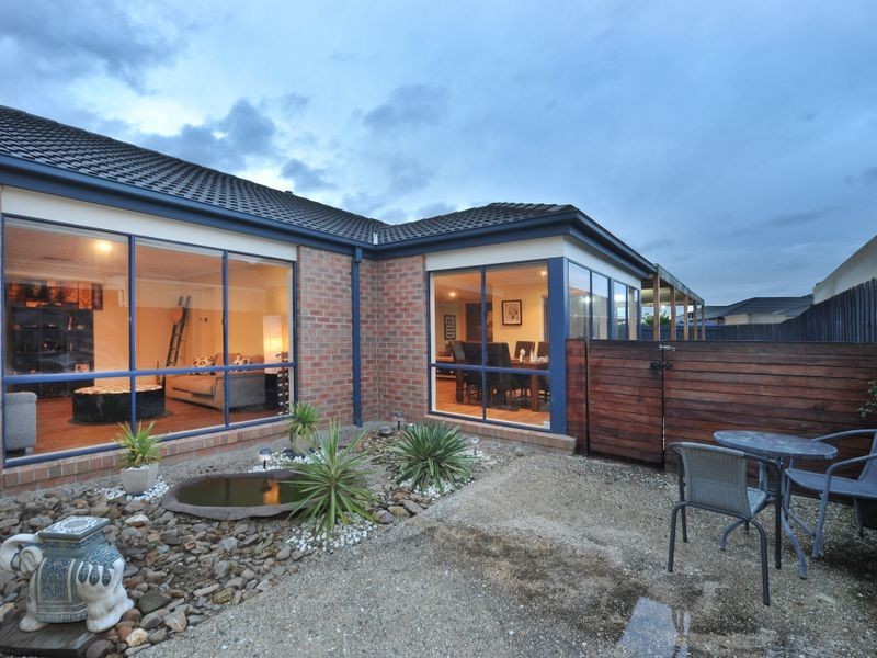 15 Camelia Way, Pakenham VIC 3810
