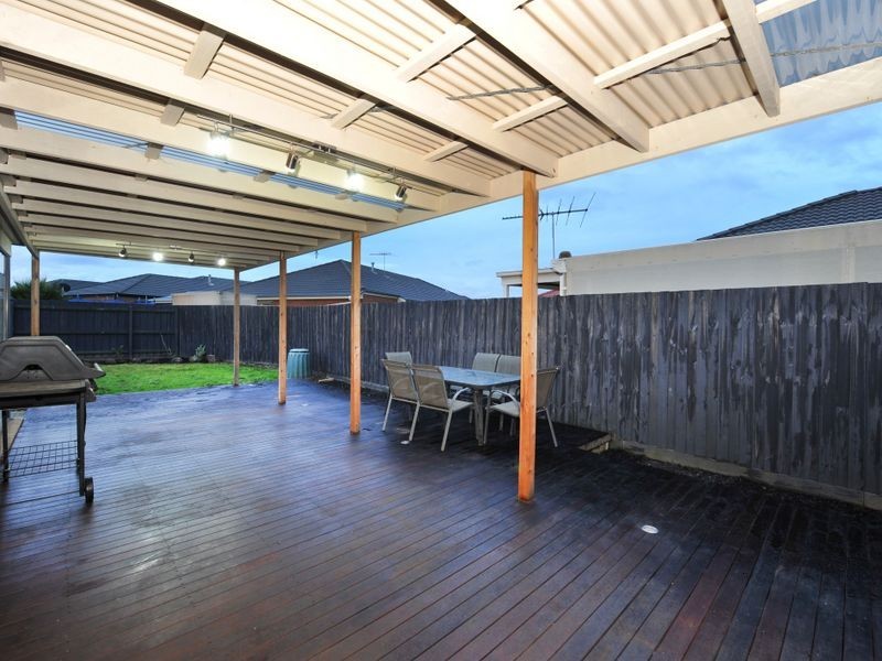 15 Camelia Way, Pakenham VIC 3810