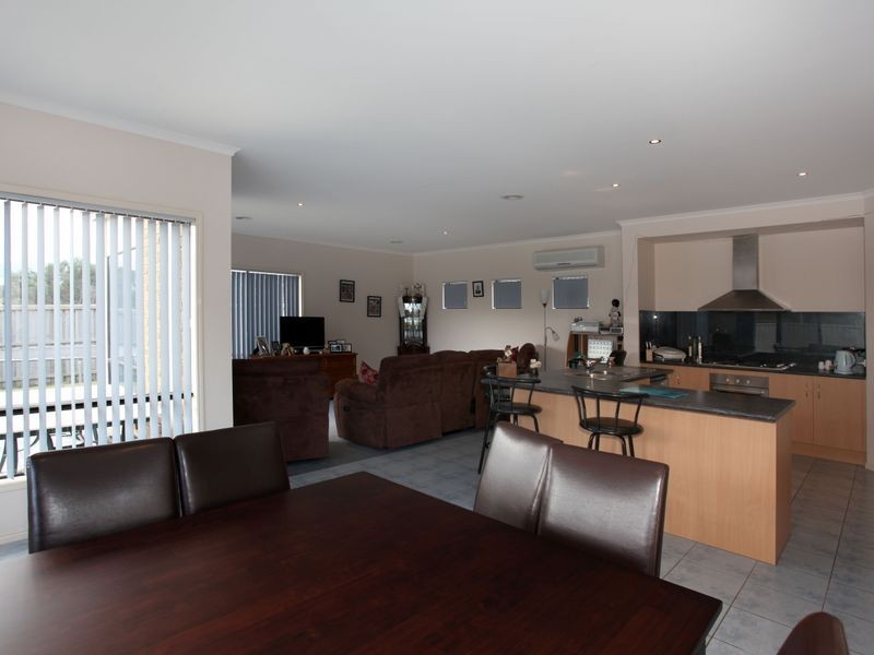 41 The Circuit, Pakenham VIC 3810