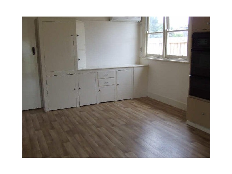 8 James Street, Pakenham VIC 3810