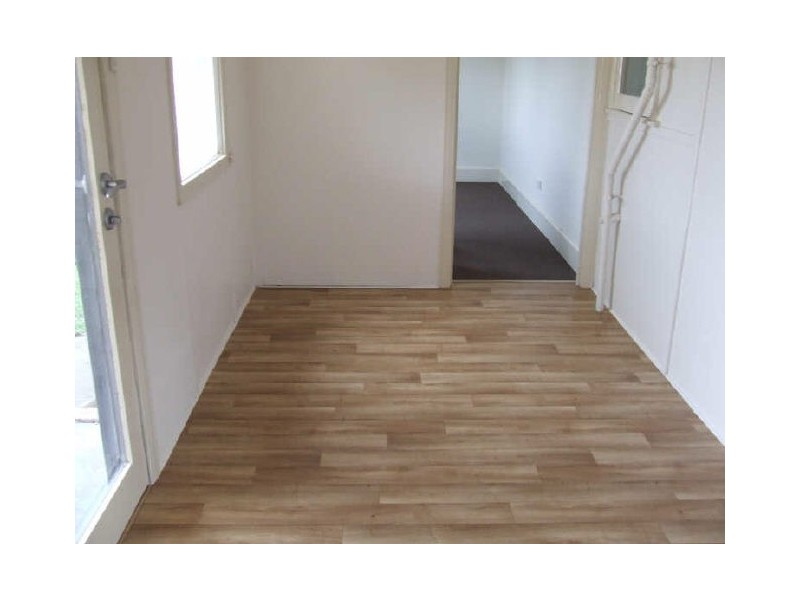 8 James Street, Pakenham VIC 3810