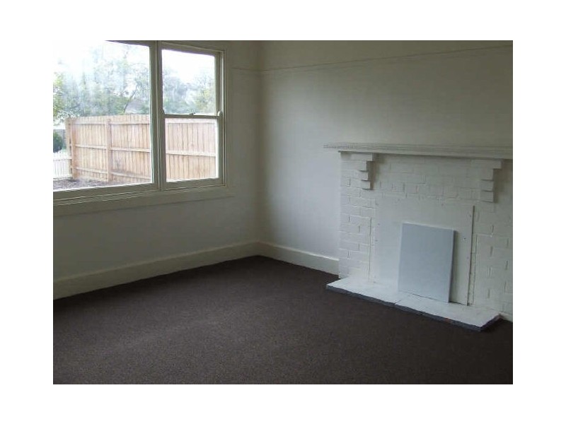 8 James Street, Pakenham VIC 3810