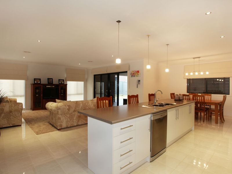 14 Sarton Link, Pakenham VIC 3810