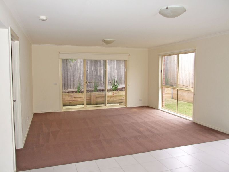 2/80 Eagle Drive, Pakenham VIC 3810